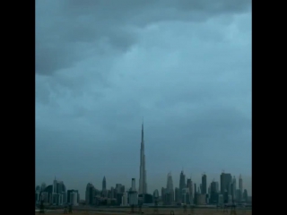 lightning strike at the burj khalifa
